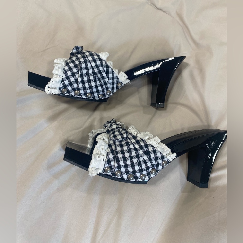 Sugar Thrillz heels size 8 NEW in box! Black & white eyelet lace plaid print